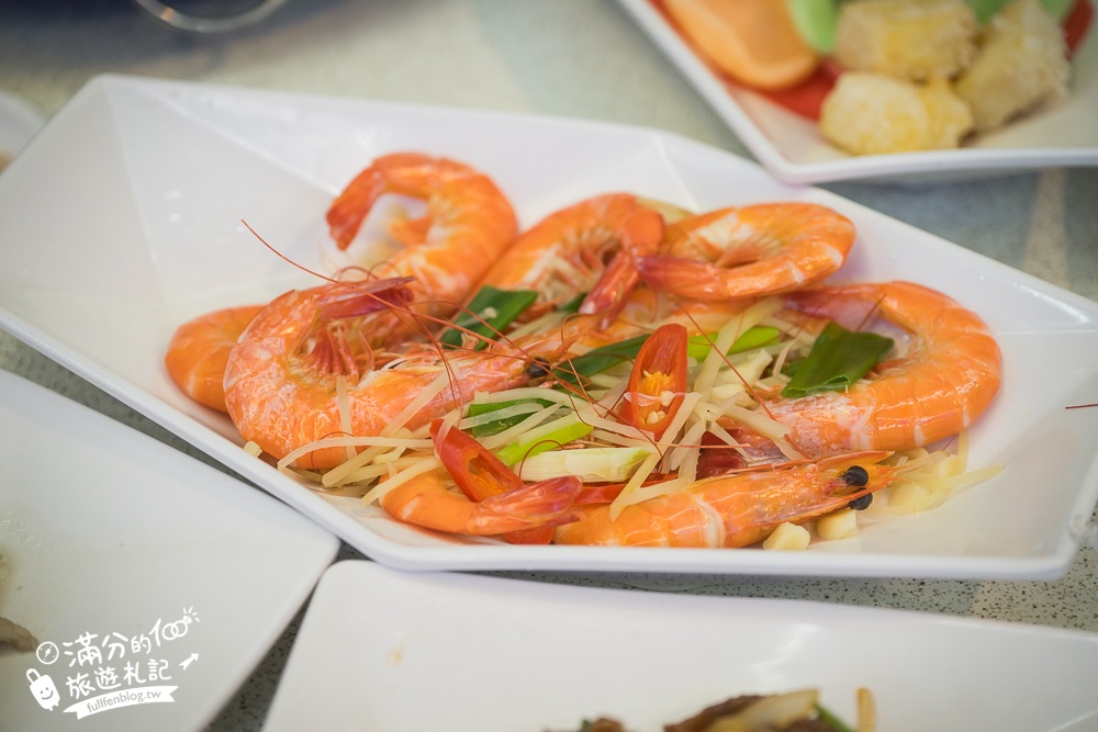 宜蘭礁溪美食【皇家花園餐廳】礁溪親子餐廳,必吃脆皮烤雞＆櫻桃烤鴨,來用餐還能與可愛動物互動好有趣!