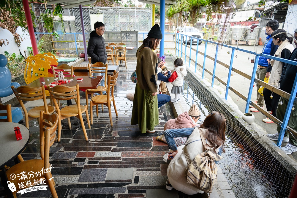 宜蘭礁溪美食【皇家花園餐廳】礁溪親子餐廳,必吃脆皮烤雞＆櫻桃烤鴨,來用餐還能與可愛動物互動好有趣!