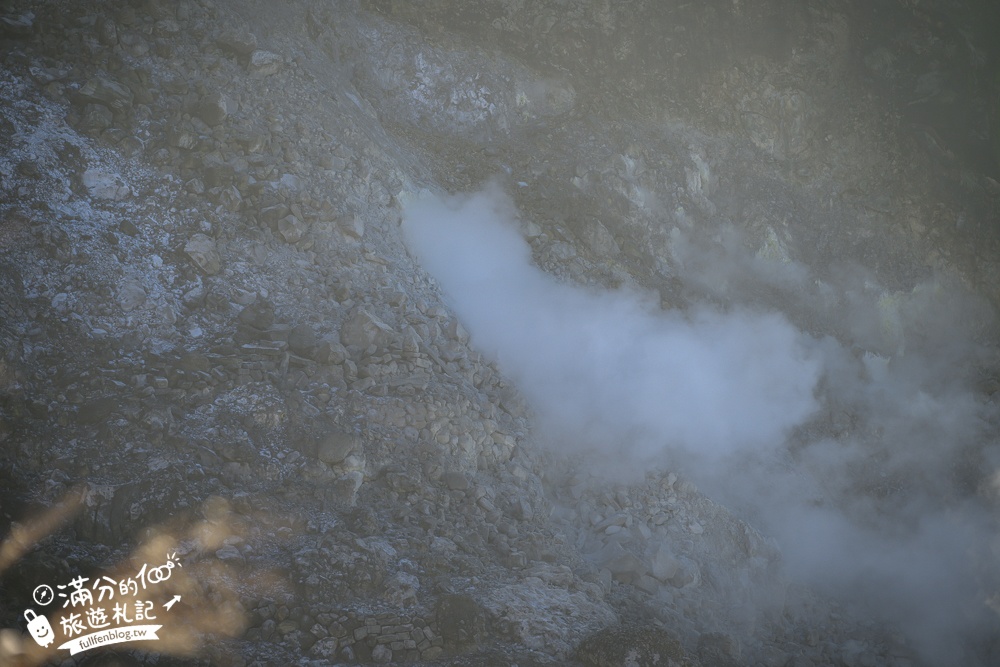 【台北陽明山】小油坑步道超壯觀,近距離欣賞後火山作用形成的噴氣孔＆硫磺結晶！