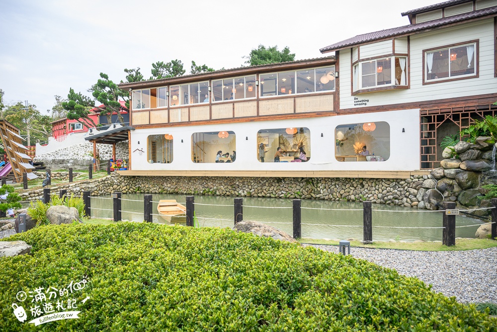 苗栗【山上村 Hill cafe】三灣鄉景觀餐廳,水上日式玻璃屋,有兒童遊戲區~秒飛日本吃鍋喝下午茶!