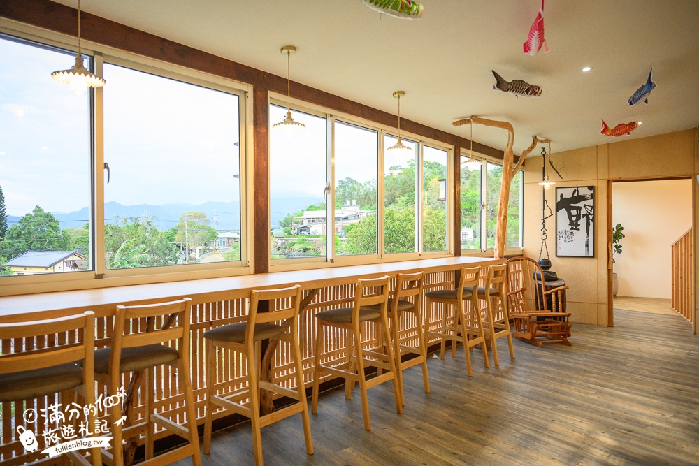 苗栗【山上村 Hill cafe】三灣鄉景觀餐廳,水上日式玻璃屋,有兒童遊戲區~秒飛日本吃鍋喝下午茶!