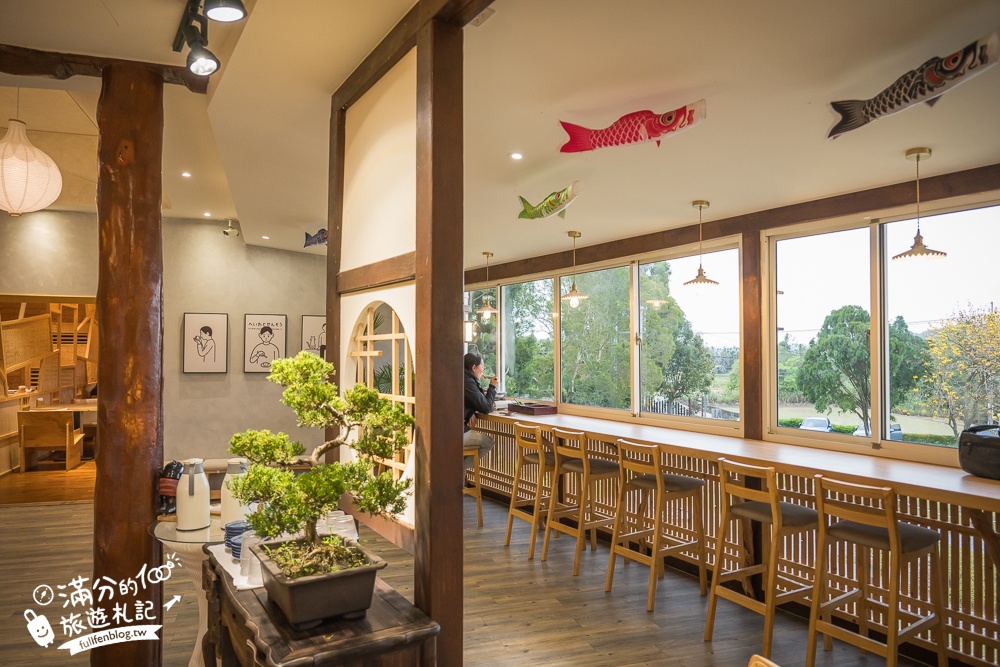 苗栗【山上村 Hill cafe】三灣鄉景觀餐廳,水上日式玻璃屋,有兒童遊戲區~秒飛日本吃鍋喝下午茶!