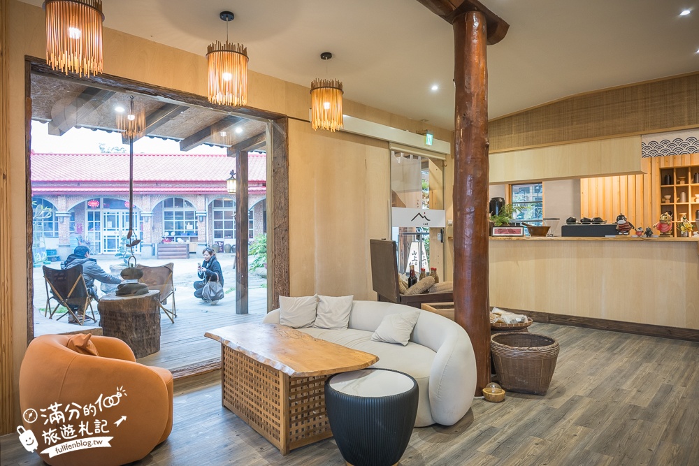 苗栗【山上村 Hill cafe】三灣鄉景觀餐廳,水上日式玻璃屋,有兒童遊戲區~秒飛日本吃鍋喝下午茶!