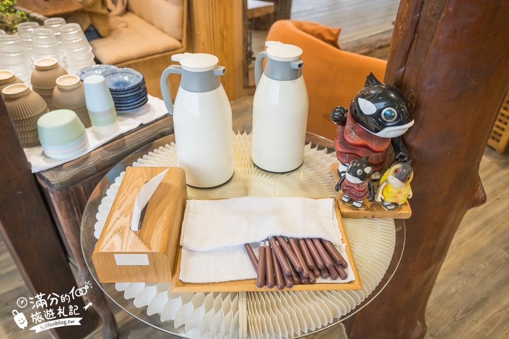 苗栗【山上村 Hill cafe】三灣鄉景觀餐廳,水上日式玻璃屋,有兒童遊戲區~秒飛日本吃鍋喝下午茶!