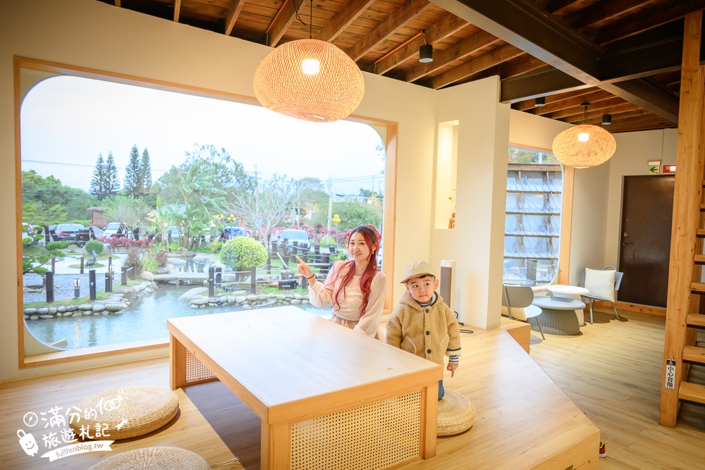 苗栗【山上村 Hill cafe】三灣鄉景觀餐廳,水上日式玻璃屋,有兒童遊戲區~秒飛日本吃鍋喝下午茶!