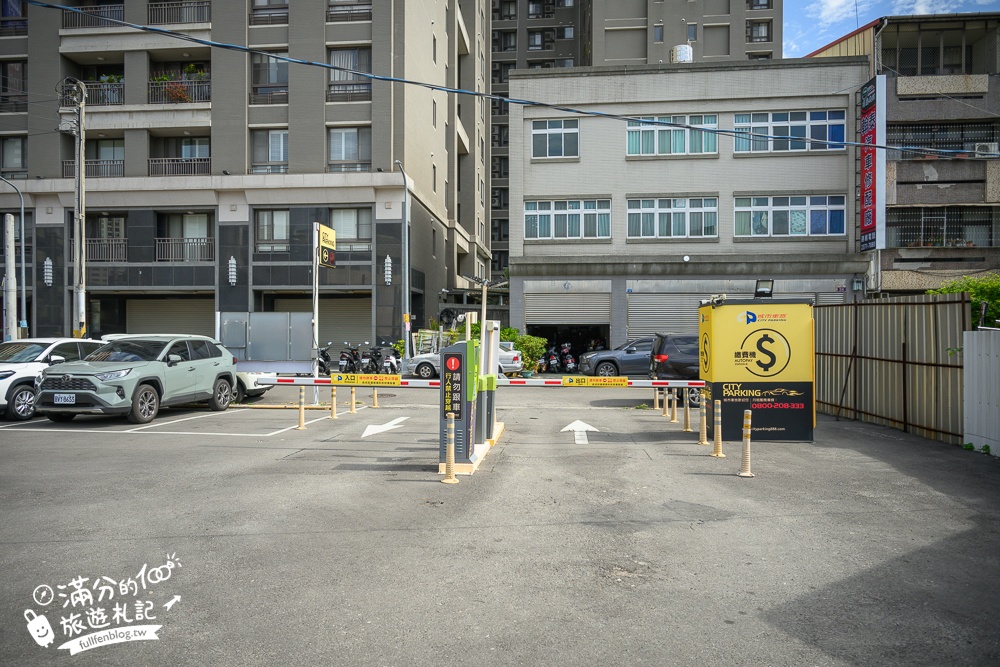 台中【MITAKA 3e Cafe台中店】文青風咖啡館.必吃龍貓吐司.跳箱吐司~玩拍龍貓公車站牌好療癒!