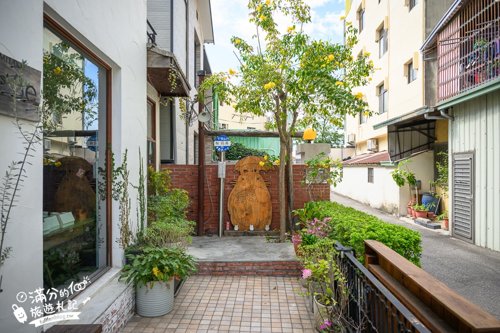 台中【MITAKA 3e Cafe台中店】文青風咖啡館.必吃龍貓吐司.跳箱吐司~玩拍龍貓公車站牌好療癒!