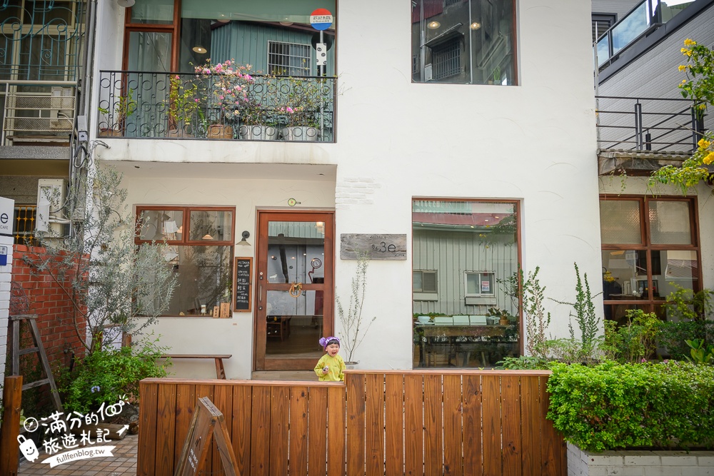 台中【MITAKA 3e Cafe台中店】文青風咖啡館.必吃龍貓吐司.跳箱吐司~玩拍龍貓公車站牌好療癒!