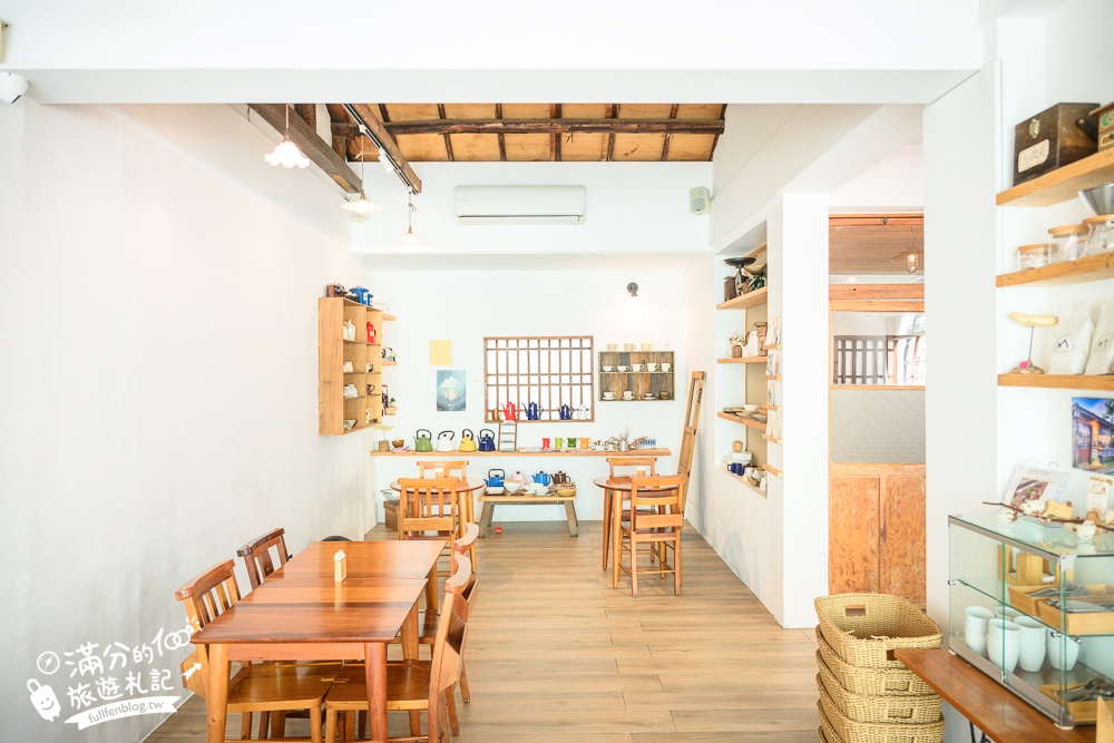 台中【MITAKA 3e Cafe台中店】文青風咖啡館.必吃龍貓吐司.跳箱吐司~玩拍龍貓公車站牌好療癒!