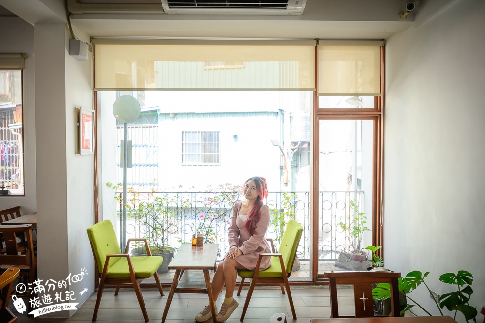台中【MITAKA 3e Cafe台中店】文青風咖啡館.必吃龍貓吐司.跳箱吐司~玩拍龍貓公車站牌好療癒!