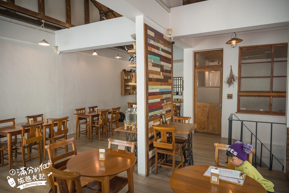 台中【MITAKA 3e Cafe台中店】文青風咖啡館.必吃龍貓吐司.跳箱吐司~玩拍龍貓公車站牌好療癒!
