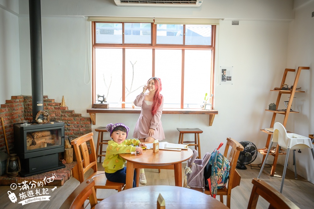 台中【MITAKA 3e Cafe台中店】文青風咖啡館.必吃龍貓吐司.跳箱吐司~玩拍龍貓公車站牌好療癒!