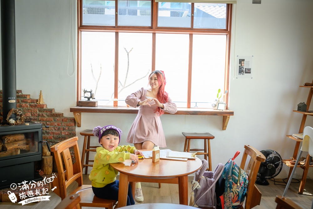 台中【MITAKA 3e Cafe台中店】文青風咖啡館.必吃龍貓吐司.跳箱吐司~玩拍龍貓公車站牌好療癒!