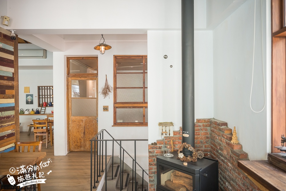 台中【MITAKA 3e Cafe台中店】文青風咖啡館.必吃龍貓吐司.跳箱吐司~玩拍龍貓公車站牌好療癒!