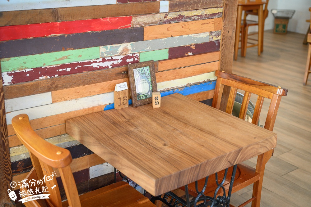台中【MITAKA 3e Cafe台中店】文青風咖啡館.必吃龍貓吐司.跳箱吐司~玩拍龍貓公車站牌好療癒!