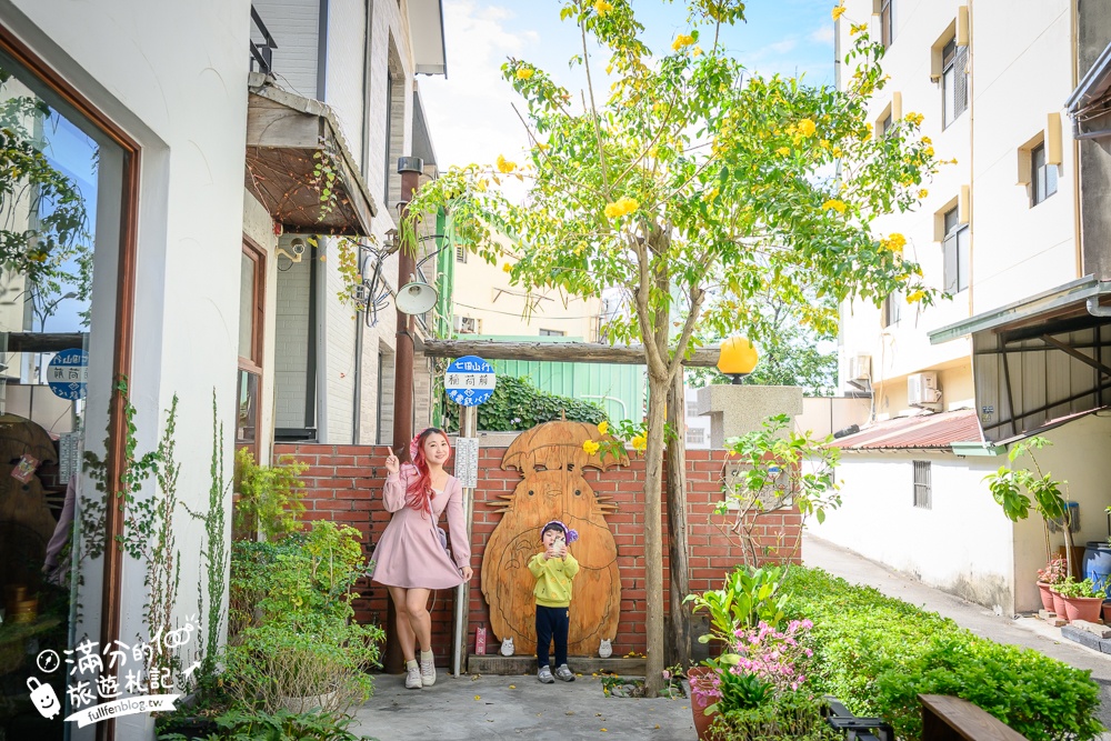 台中【MITAKA 3e Cafe台中店】文青風咖啡館.必吃龍貓吐司.跳箱吐司~玩拍龍貓公車站牌好療癒!