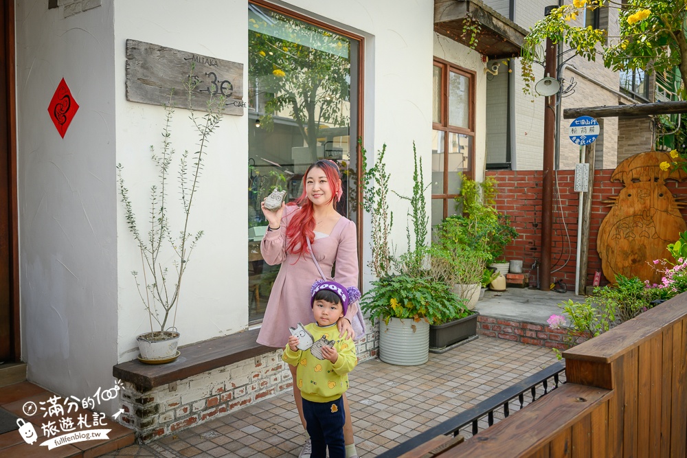 台中【MITAKA 3e Cafe台中店】文青風咖啡館.必吃龍貓吐司.跳箱吐司~玩拍龍貓公車站牌好療癒!