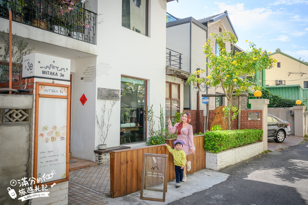 台中【MITAKA 3e Cafe台中店】文青風咖啡館.必吃龍貓吐司.跳箱吐司~玩拍龍貓公車站牌好療癒!