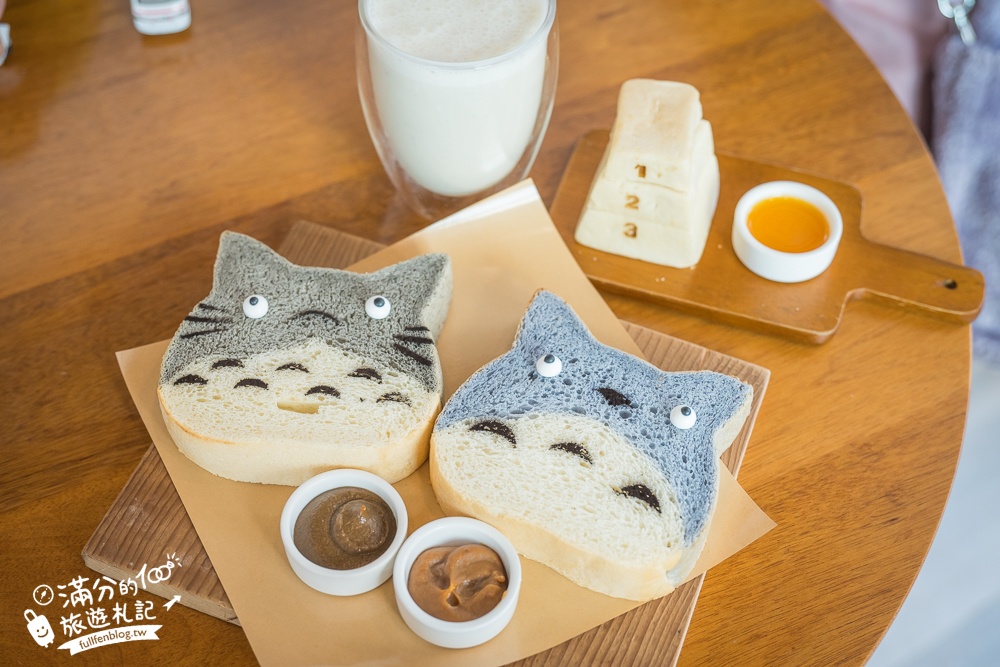 台中【MITAKA 3e Cafe台中店】文青風咖啡館.必吃龍貓吐司.跳箱吐司~玩拍龍貓公車站牌好療癒!