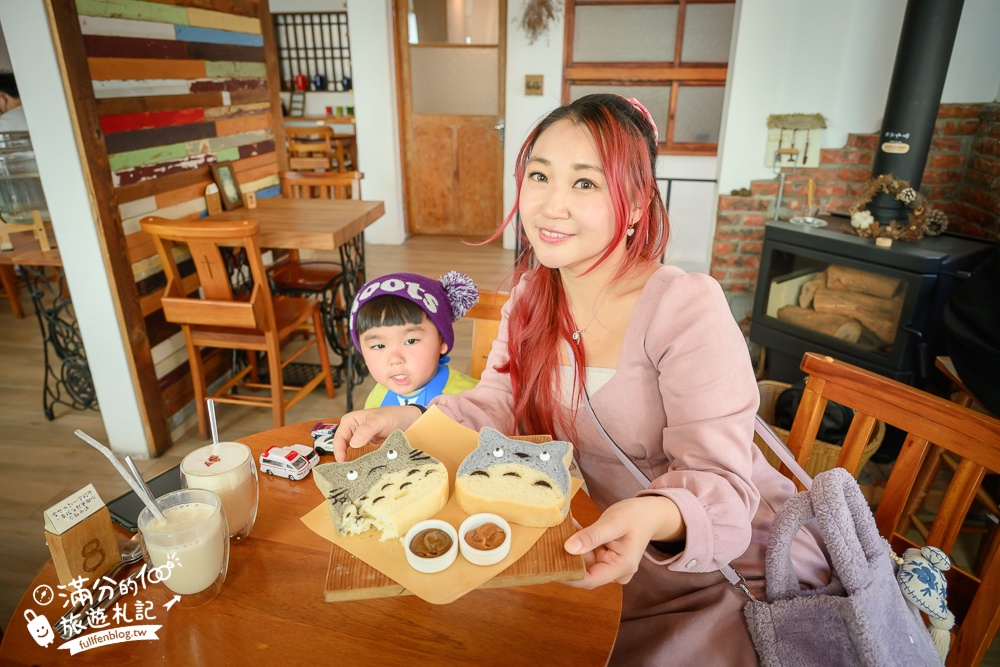 台中【MITAKA 3e Cafe台中店】文青風咖啡館.必吃龍貓吐司.跳箱吐司~玩拍龍貓公車站牌好療癒!