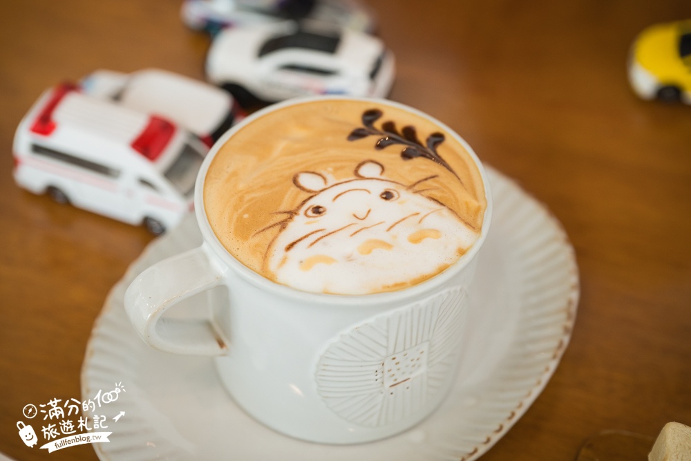 台中【MITAKA 3e Cafe台中店】文青風咖啡館.必吃龍貓吐司.跳箱吐司~玩拍龍貓公車站牌好療癒!