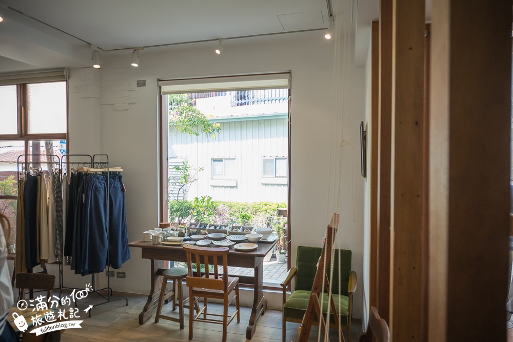 台中【MITAKA 3e Cafe台中店】文青風咖啡館.必吃龍貓吐司.跳箱吐司~玩拍龍貓公車站牌好療癒!