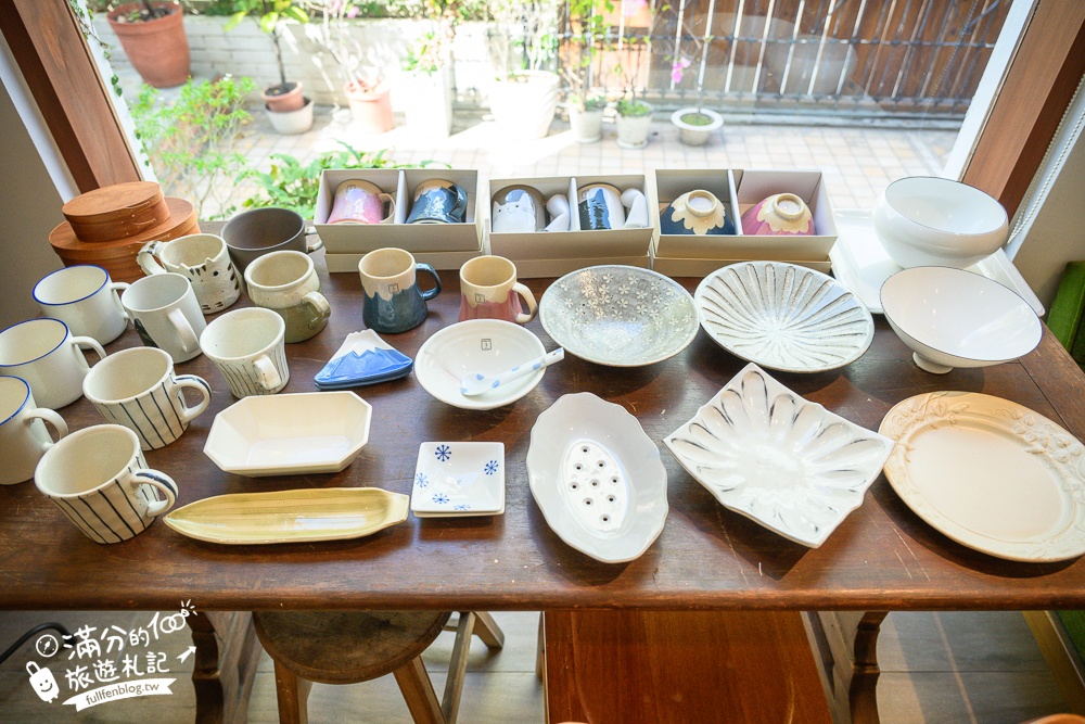 台中【MITAKA 3e Cafe台中店】文青風咖啡館.必吃龍貓吐司.跳箱吐司~玩拍龍貓公車站牌好療癒!