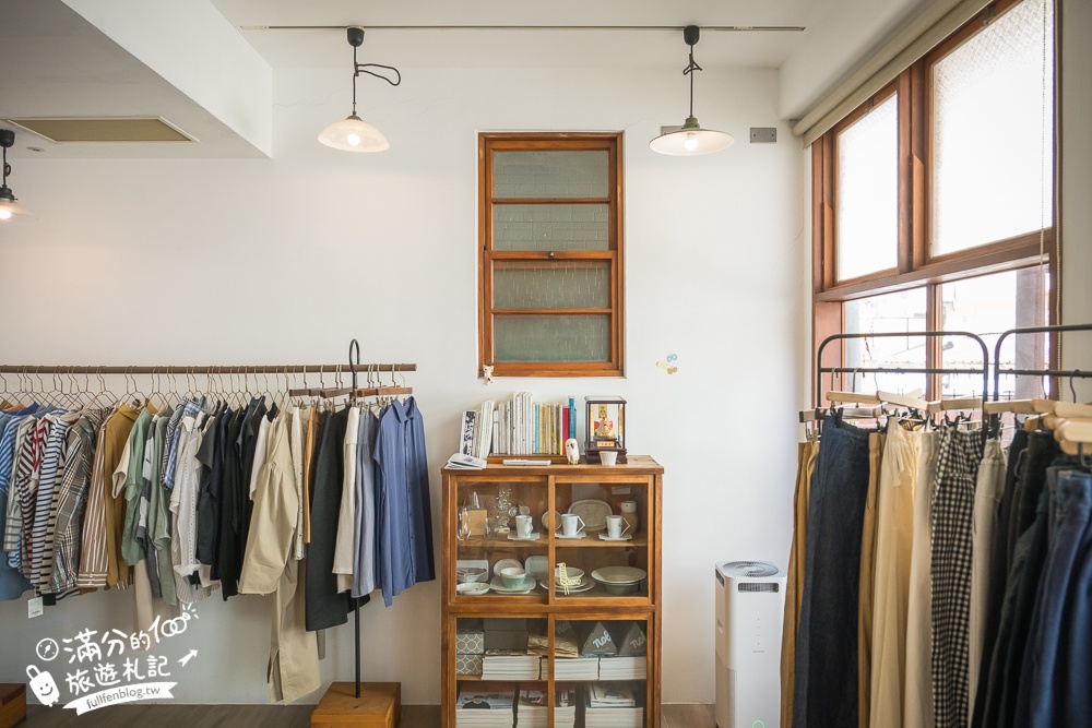 台中【MITAKA 3e Cafe台中店】文青風咖啡館.必吃龍貓吐司.跳箱吐司~玩拍龍貓公車站牌好療癒!