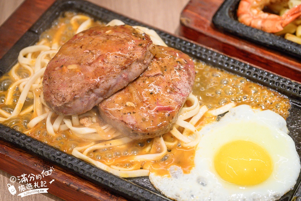 【成功牛排宜蘭店】宜蘭平價親子牛排館,人氣必點豪華雙拼,爆米花.咖哩飯.冰淇淋自助吧無限暢飲,加麵還不加價!
