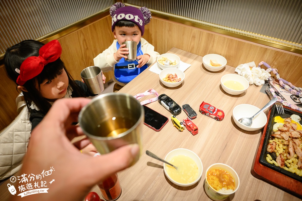【成功牛排宜蘭店】宜蘭平價親子牛排館,人氣必點豪華雙拼,爆米花.咖哩飯.冰淇淋自助吧無限暢飲,加麵還不加價!
