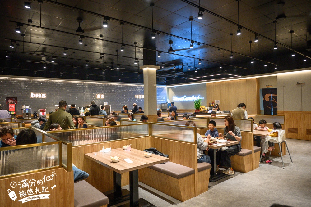 【成功牛排宜蘭店】宜蘭平價親子牛排館,人氣必點豪華雙拼,爆米花.咖哩飯.冰淇淋自助吧無限暢飲,加麵還不加價!