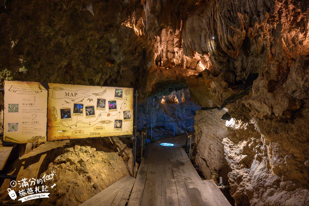 沖繩【CAVE OKINAWA鐘乳洞】沖繩尋寶秘境~地下金色宮殿,探索夢幻鐘乳石洞,還能在森林咖啡館下午茶!