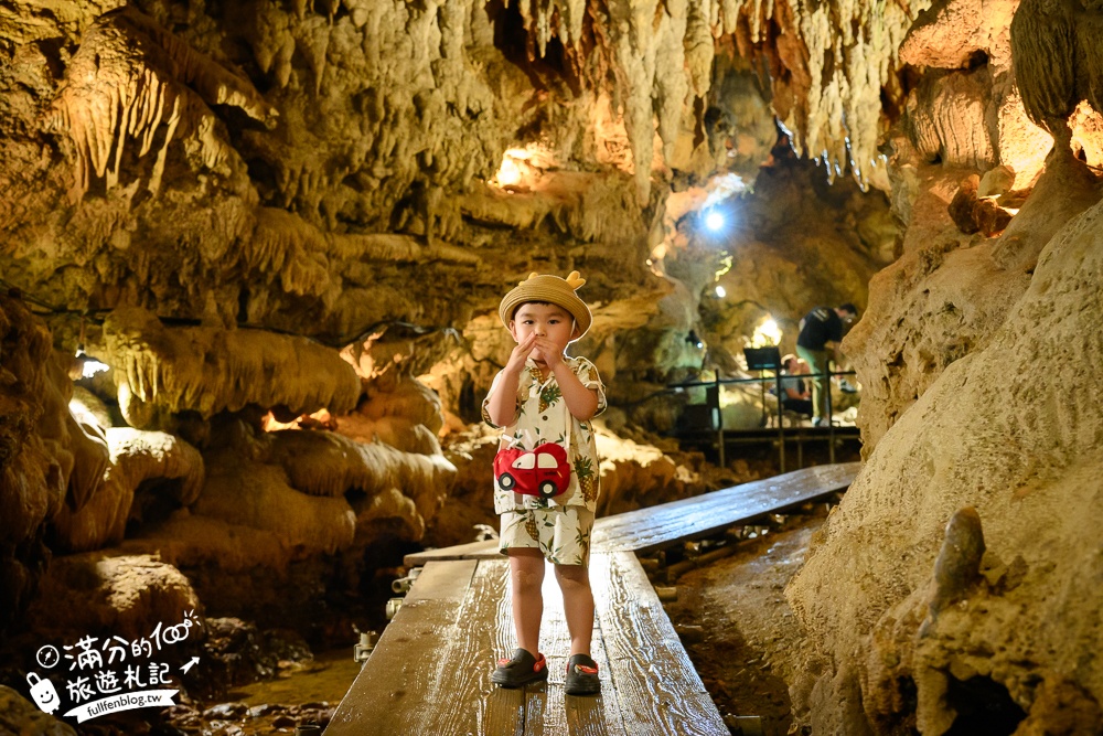 沖繩【CAVE OKINAWA鐘乳洞】沖繩尋寶秘境~地下金色宮殿,探索夢幻鐘乳石洞,還能在森林咖啡館下午茶!