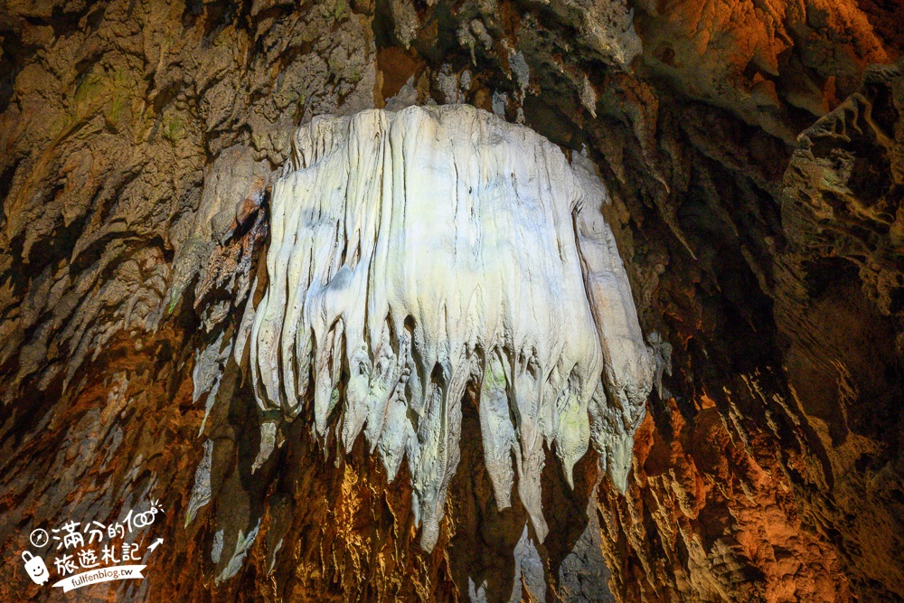 沖繩【CAVE OKINAWA鐘乳洞】沖繩尋寶秘境~地下金色宮殿,探索夢幻鐘乳石洞,還能在森林咖啡館下午茶!