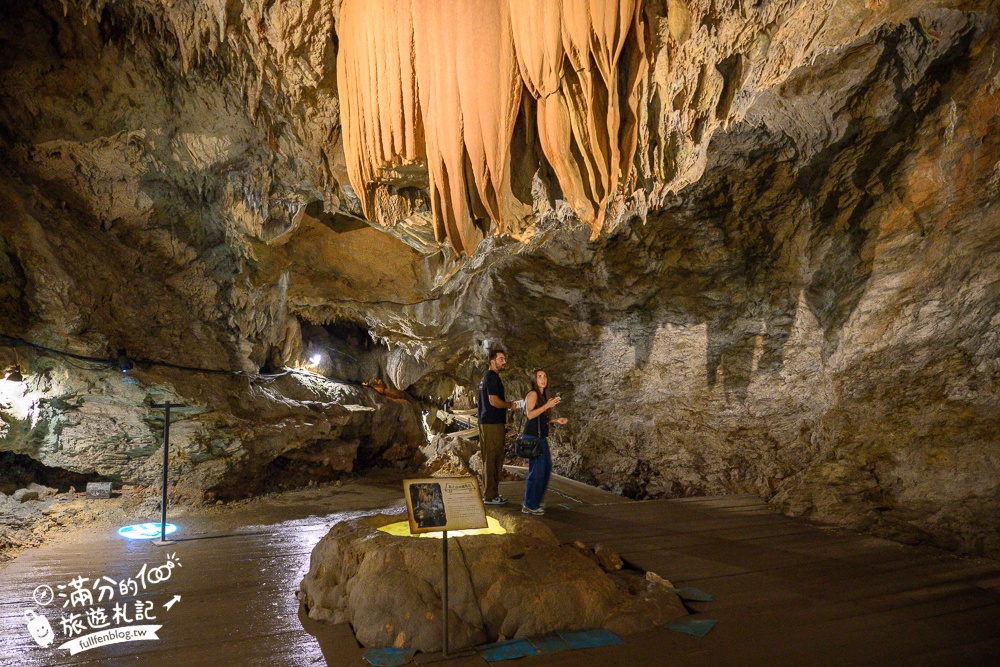 沖繩【CAVE OKINAWA鐘乳洞】沖繩尋寶秘境~地下金色宮殿,探索夢幻鐘乳石洞,還能在森林咖啡館下午茶!