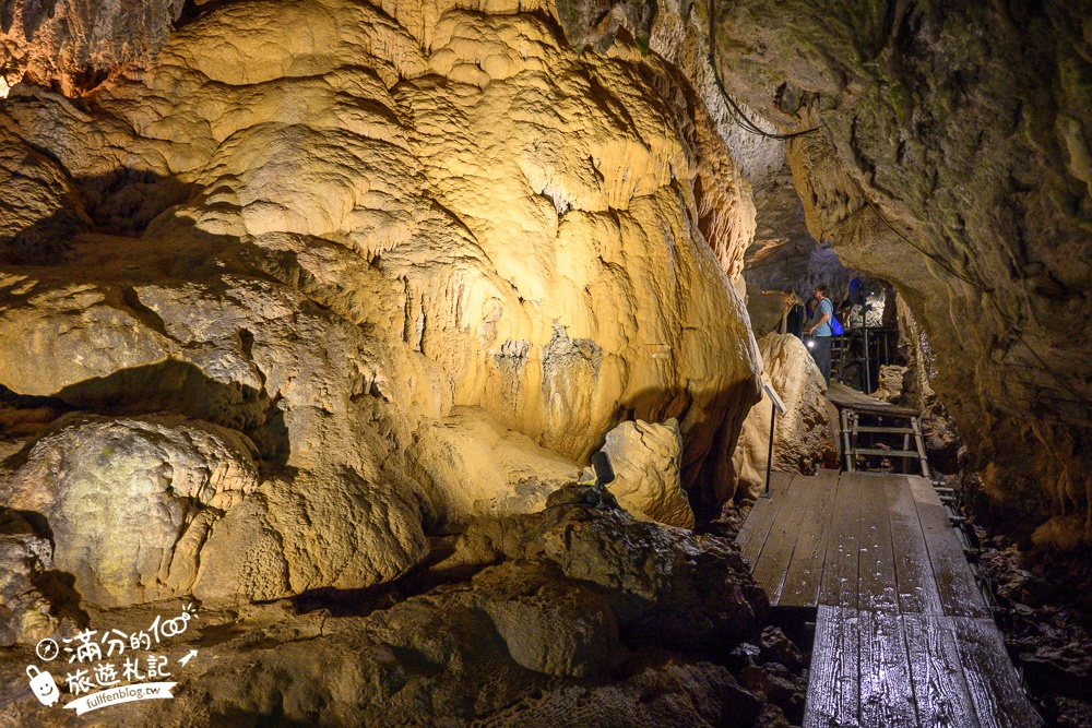沖繩【CAVE OKINAWA鐘乳洞】沖繩尋寶秘境~地下金色宮殿,探索夢幻鐘乳石洞,還能在森林咖啡館下午茶!