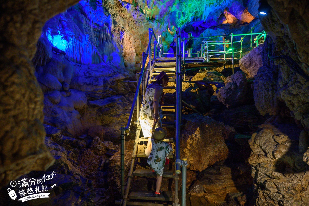 沖繩【CAVE OKINAWA鐘乳洞】沖繩尋寶秘境~地下金色宮殿,探索夢幻鐘乳石洞,還能在森林咖啡館下午茶!