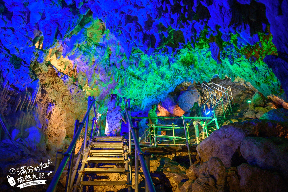 沖繩【CAVE OKINAWA鐘乳洞】沖繩尋寶秘境~地下金色宮殿,探索夢幻鐘乳石洞,還能在森林咖啡館下午茶!