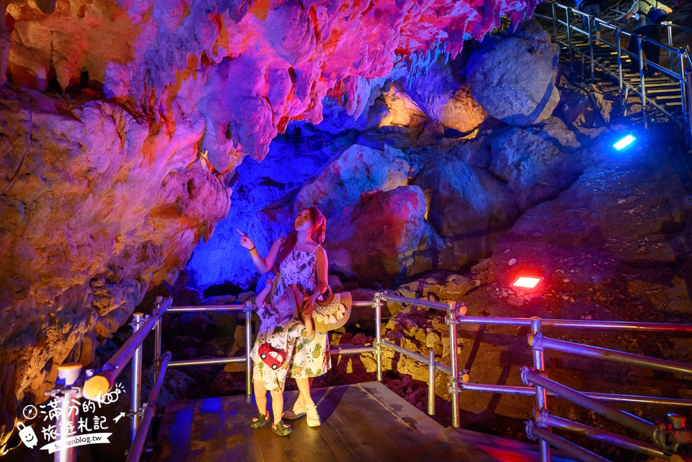 沖繩【CAVE OKINAWA鐘乳洞】沖繩尋寶秘境~地下金色宮殿,探索夢幻鐘乳石洞,還能在森林咖啡館下午茶!
