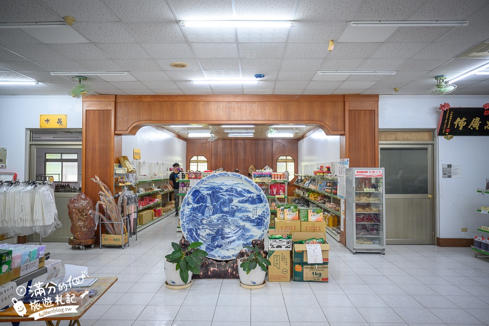高雄【神威天臺山道場】六龜花旗木湖景秘境.金碧輝煌神殿隱藏夢幻泰國櫻花林!