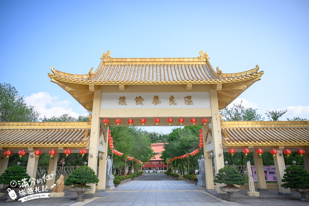 高雄【神威天臺山道場】六龜花旗木湖景秘境.金碧輝煌神殿隱藏夢幻泰國櫻花林!