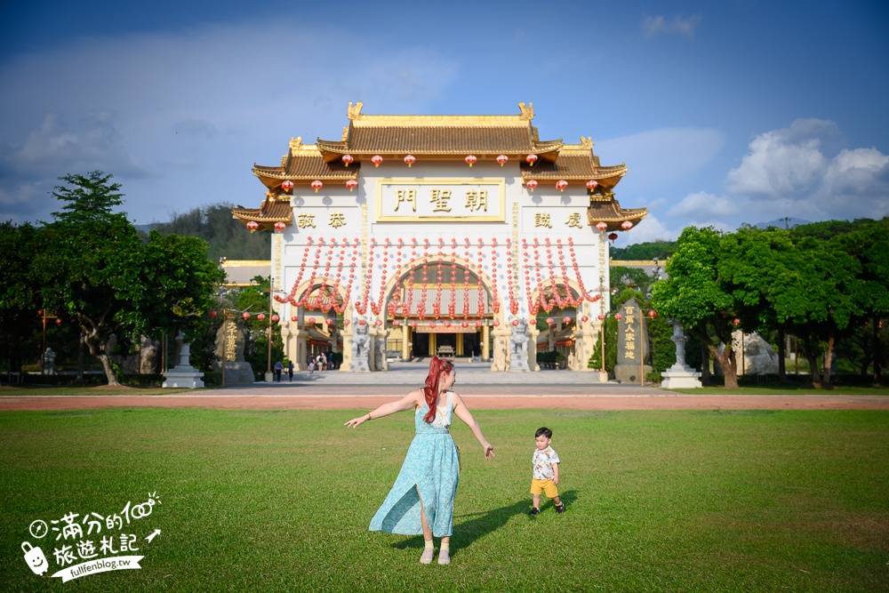 高雄【神威天臺山道場】六龜花旗木湖景秘境.金碧輝煌神殿隱藏夢幻泰國櫻花林!