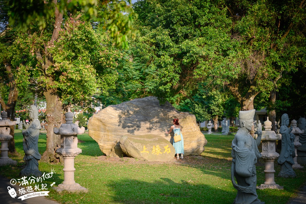 高雄【神威天臺山道場】六龜花旗木湖景秘境.金碧輝煌神殿隱藏夢幻泰國櫻花林!