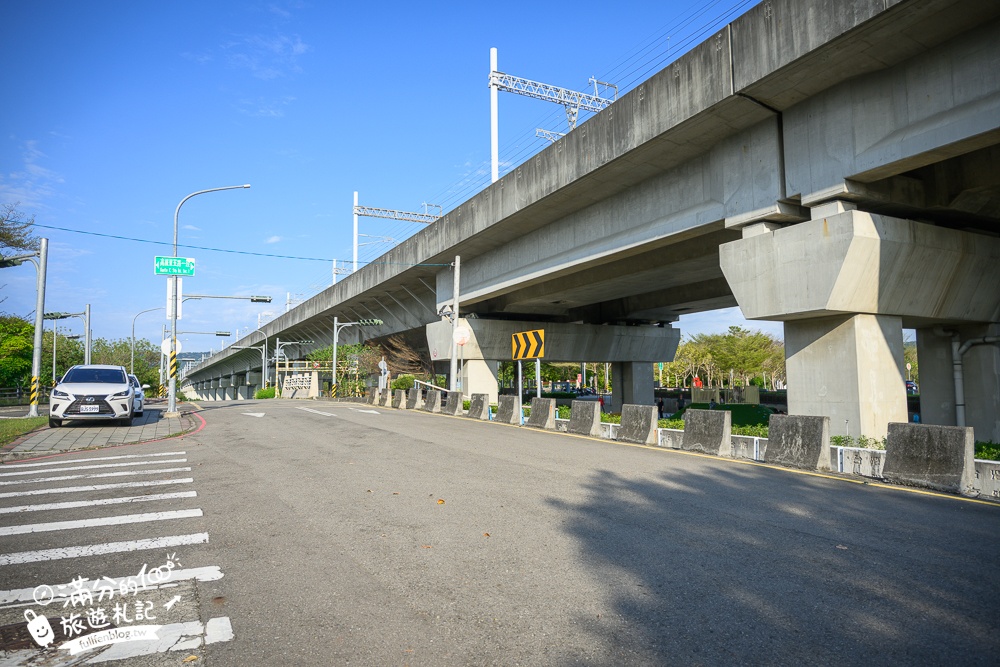 彰化【田中滑步車公園】免門票高鐵橋下親子遊戲場，有挑戰性的滑步車步道,還能玩沙溜滑梯!