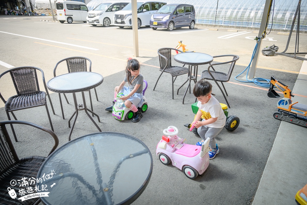福岡草莓園【Fruitelier中村果樹園】久留米親子草莓園,50分鐘草莓吃到飽.能邊採邊吃,還有兒童遊戲區好溫馨!