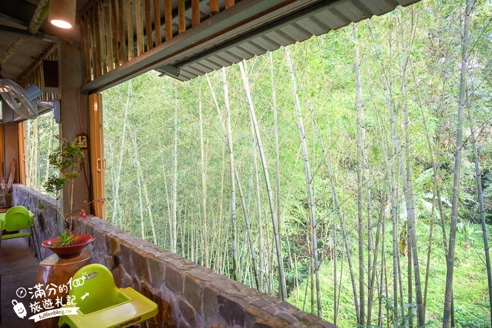 南投【竹棧餐廳】鹿谷景觀餐廳.在孟宗竹林裡享受野菜山產,主人招待拔絲地瓜更驚艷!