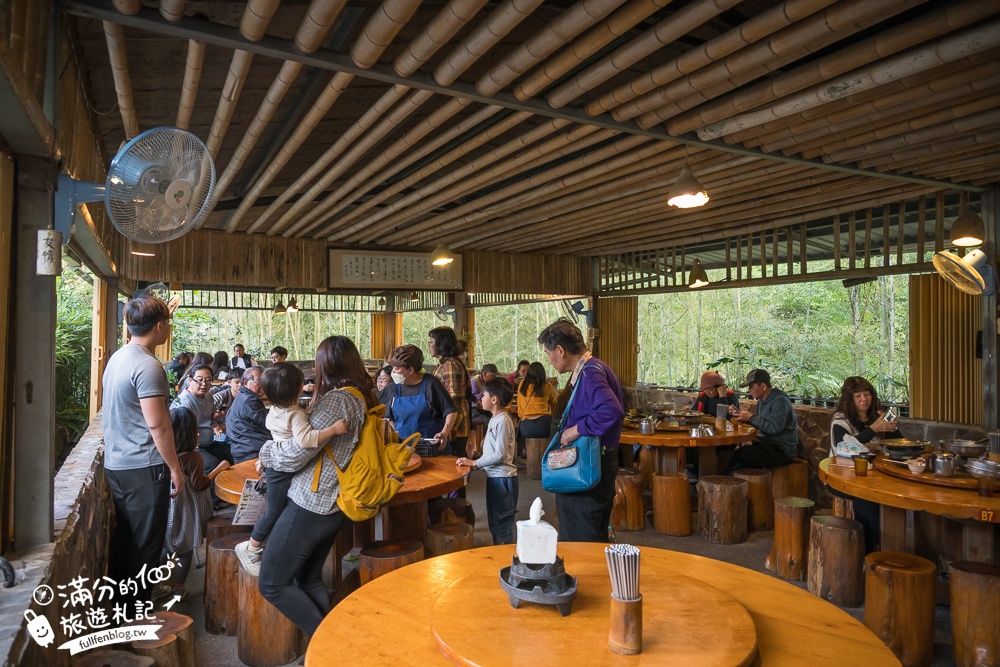 南投【竹棧餐廳】鹿谷景觀餐廳.在孟宗竹林裡享受野菜山產,主人招待拔絲地瓜更驚艷!