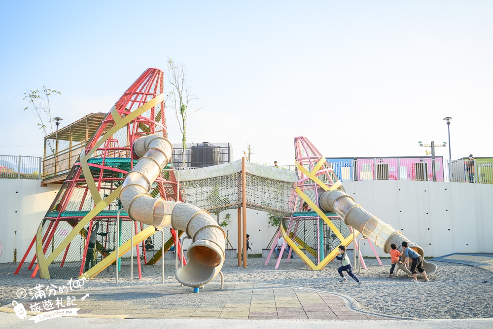 南投【竹夢親子公園】竹山小鎮新地標,雙塔竹筍造型溜滑梯好吸睛.攀爬網.鞦韆.沙坑.彈跳床和滑索通通免費玩!