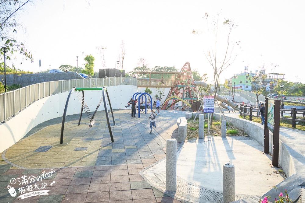 南投【竹夢親子公園】竹山小鎮新地標,雙塔竹筍造型溜滑梯好吸睛.攀爬網.鞦韆.沙坑.彈跳床和滑索通通免費玩!
