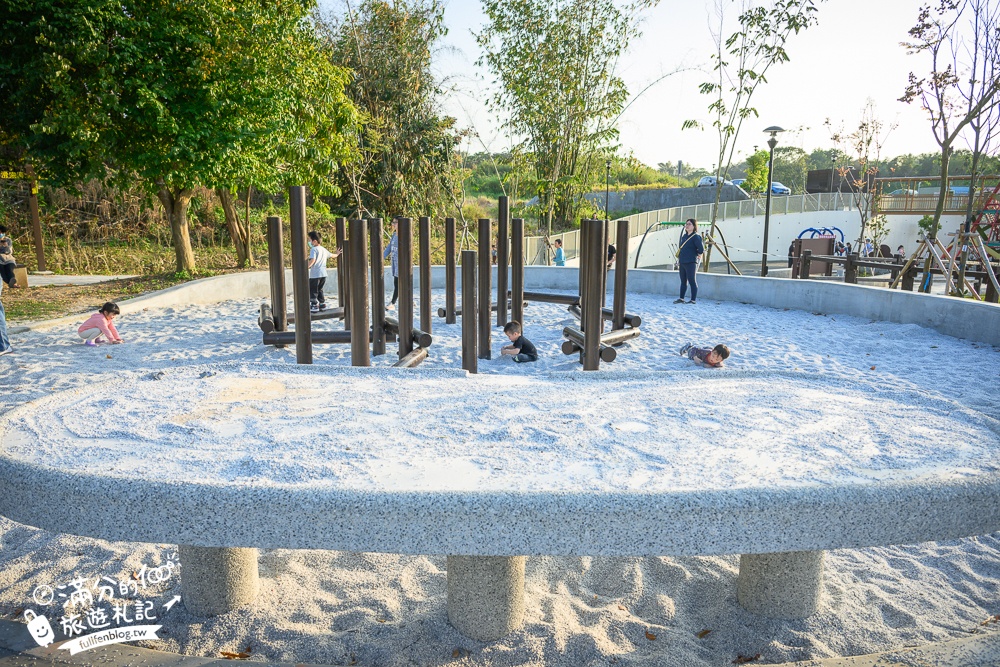 南投【竹夢親子公園】竹山小鎮新地標,雙塔竹筍造型溜滑梯好吸睛.攀爬網.鞦韆.沙坑.彈跳床和滑索通通免費玩!